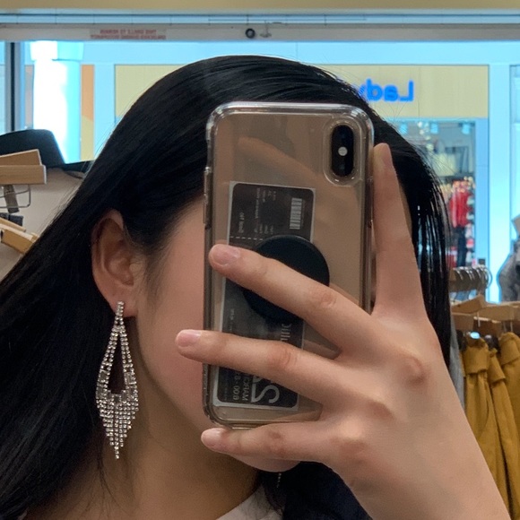 Dangling Earrings - Picture 1 of 3